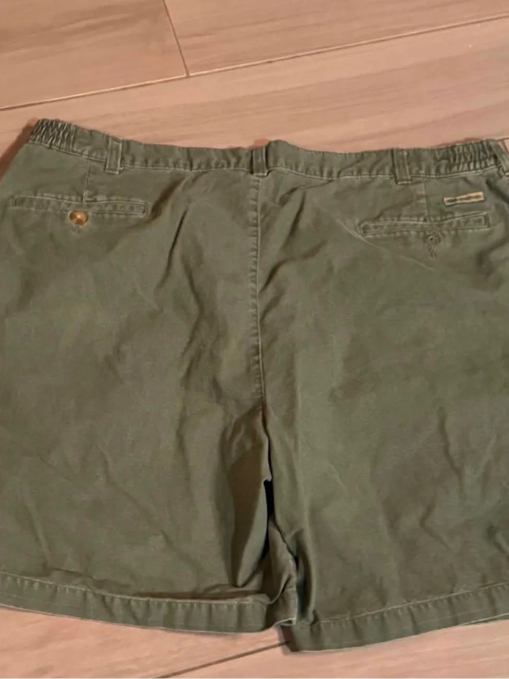Savane Olive Green Flat-Front Men's Shorts size 40